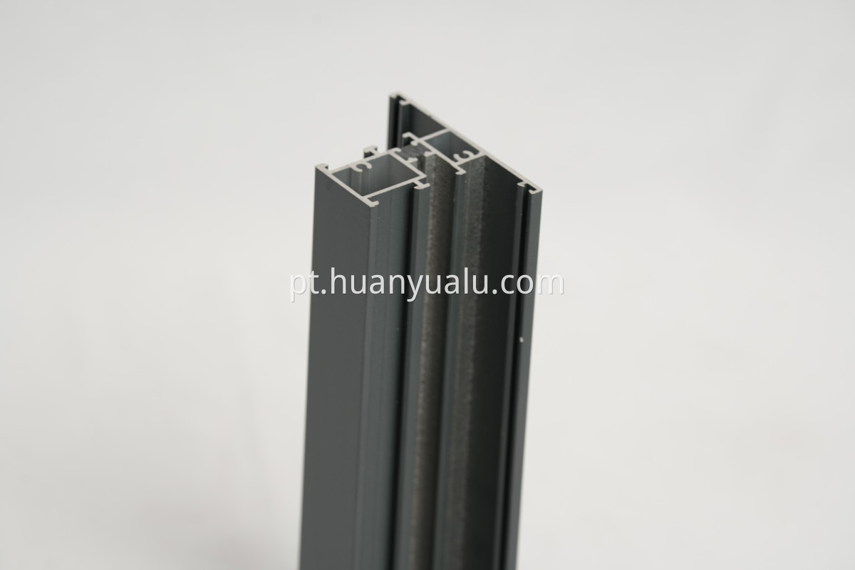 Perfis de isolamento térmico Thermal insulation profiles